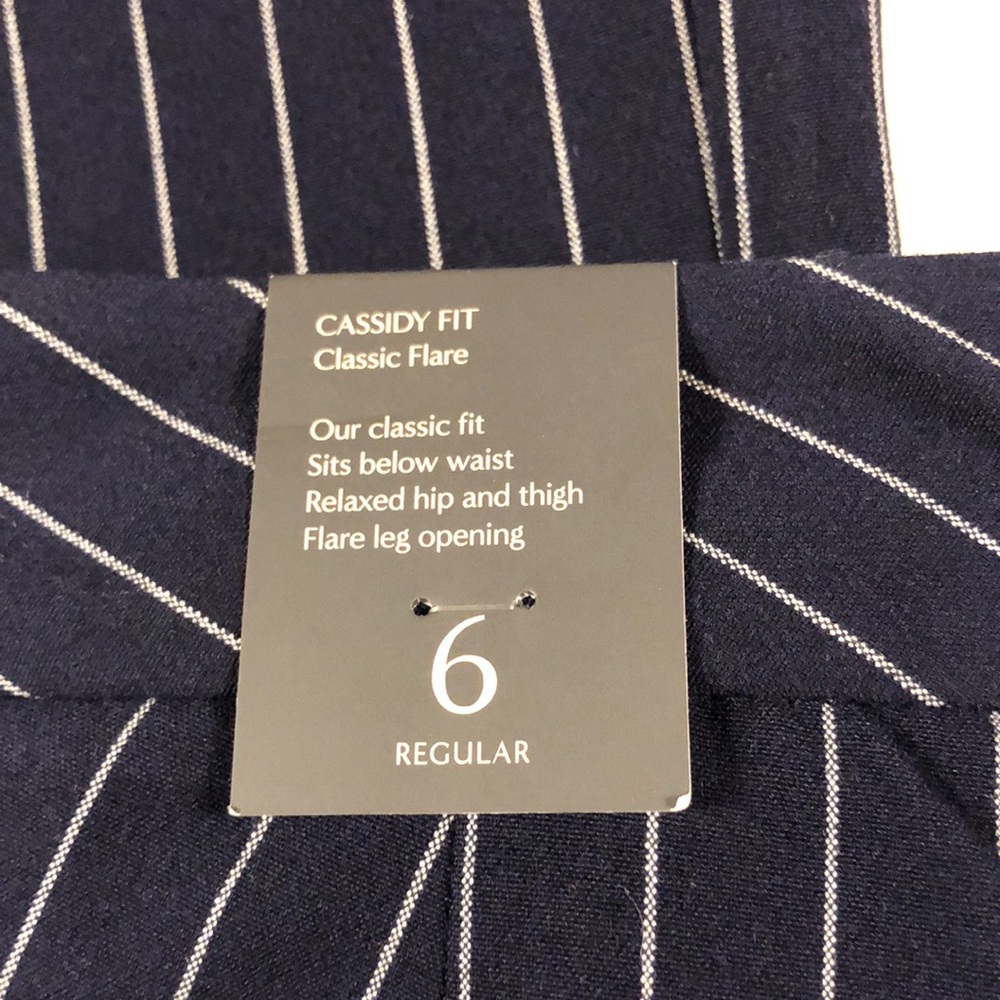 Cassidy Flare Leg
Pinstripes
The Limited
Fits like a size 8
Excellent Condition